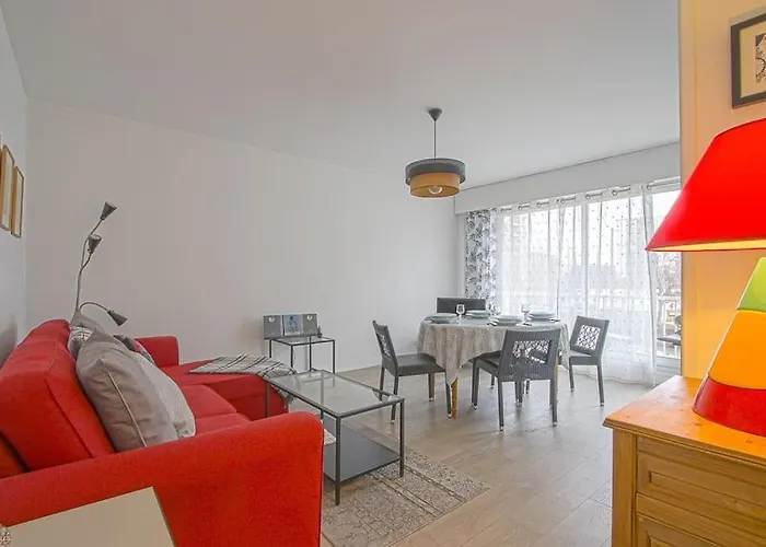 Апартаменты Appt Agreable Avec Balcon Au Sud-ouest De *